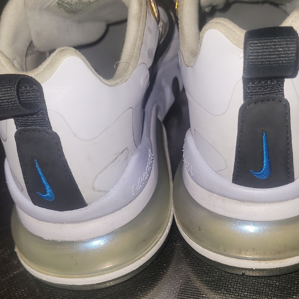 Nike Sneakers with Blue and Black Details - Picture 4 of 8